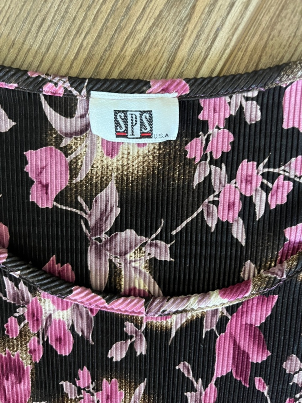 Sleeveless Floral Maxi Skirt in Black and Pink - Picture 2 of 3